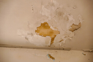 paint peeling off of the old building, paint peeling on the wall, spilling paint on the walls,