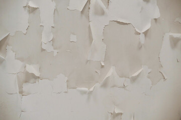 paint peeling on the wall, spilling paint on the walls,