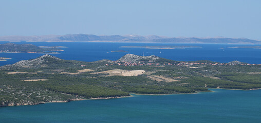 Fototapeta na wymiar view of the lake and Adriatic sea