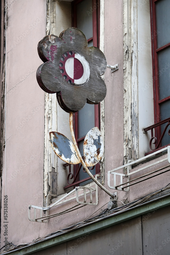 Sticker blume an einem haus in troyesblumeblume an einem haus in troyes an einem haus in troyes