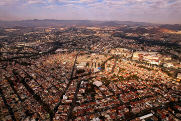 ciudad del estado de méxico en atardecer