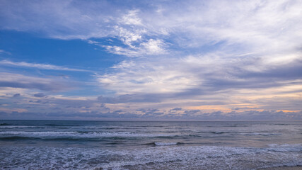 paisaje de cielo y mar