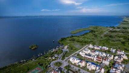 Perspectiva aérea de laguna grande