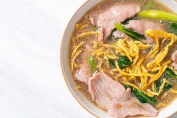 Crispy noodles with Pork in Gravy Sauce