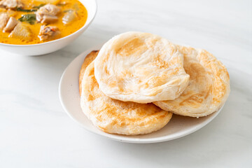 Chicken curry soup with roti