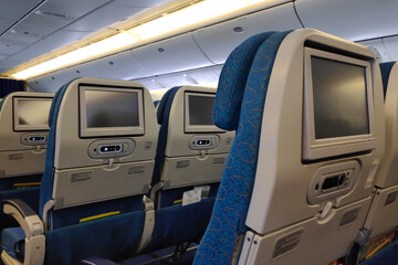 Row of empty seats in a Boeing 777 - obrazy, fototapety, plakaty