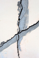 Home building problem. Wall cracked.