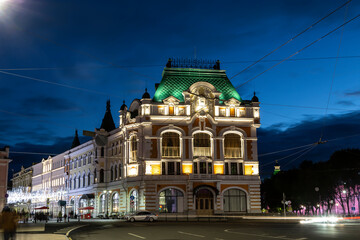 Naklejka premium The Palace of Labor , the building of the former City Duma, on Minin and Pozharsky Square in the evening in Nizhny Novgorod. Russia