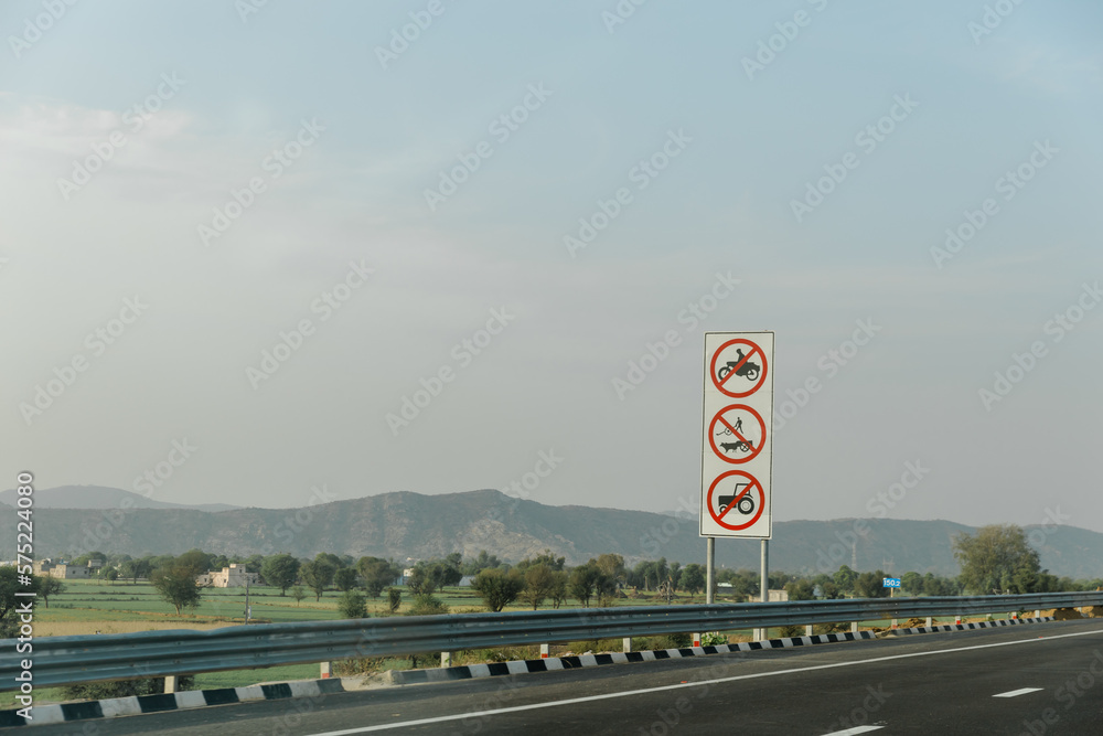 Wall mural delhi–mumbai expressway