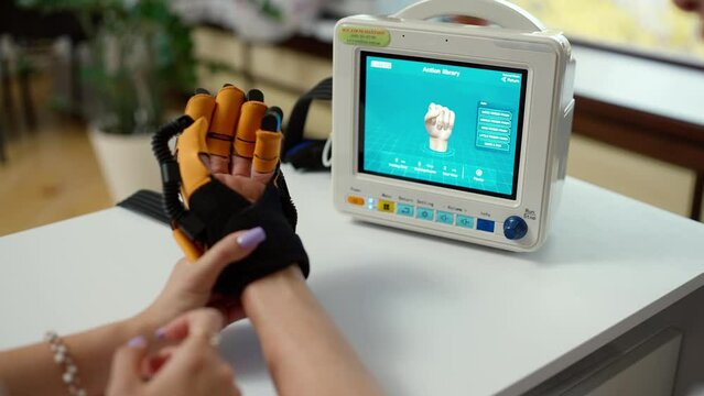 Re-learning glove for patient muscle re-education and restore of mobility of arm
