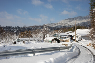 눈이 많이 내린 후의 겨울 농촌의 풍경