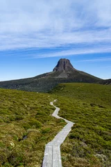 Papier Peint photo Mont Cradle Cradle Mountain hiking walk path in Tasmania, Australia