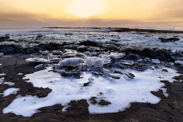 夕景の打ち上げられた氷群(豊頃町）