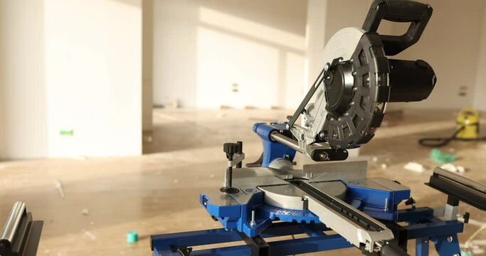Circular machines for wood and a machine for cutting and stacking laminate
