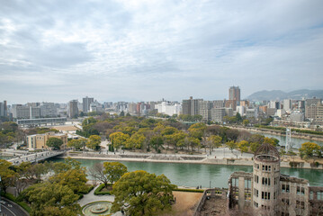 Fototapeta na wymiar 広島平和記念公園から見た広島の街