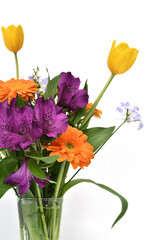 白背景のフラワーアレンジメント