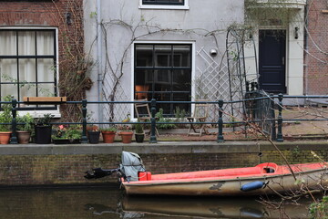 Fototapeta na wymiar Amsterdam Lijnbaansgracht Canal House Facade and Boat Close Up, Netherlands