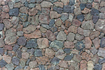 Wall of stones of different shapes and sizes
