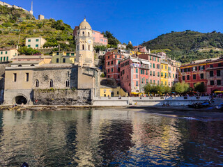 Fototapeta na wymiar Vernazza fishing village with his ancient houses, Cinque Terre National Park, Liguria, Italy.