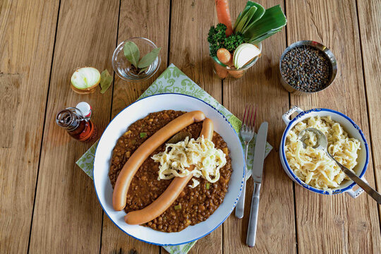Lentils Linsen Sp&auml;tzle Pasta Frankfurter Wiener Saiten mit Sp&auml;tzle und W&uuml;rstchen 