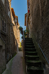 Gasse in der Altstadt von Bomarzo in Latium, Italien 