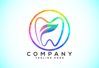 Obraz premium Polygonal tooth dental logo. Low poly style dental clinic logo vector illustration.
