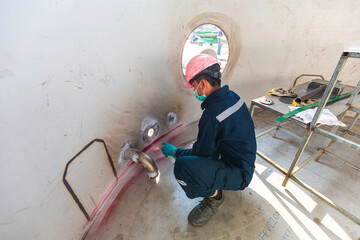 Male worker inspection vacuum test bottom plate tank petrochemical steel weld leak internal