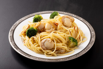 ベビーホタテとブロッコリーのペペロンチーノ
