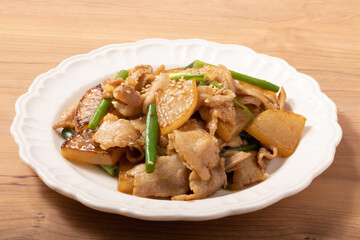 豚バラ肉と大根の炒め物