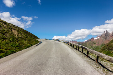 Bergstraße in den Tiroler alpen