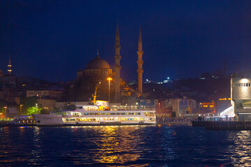 Obraz premium New Mosque in Istanbul by night