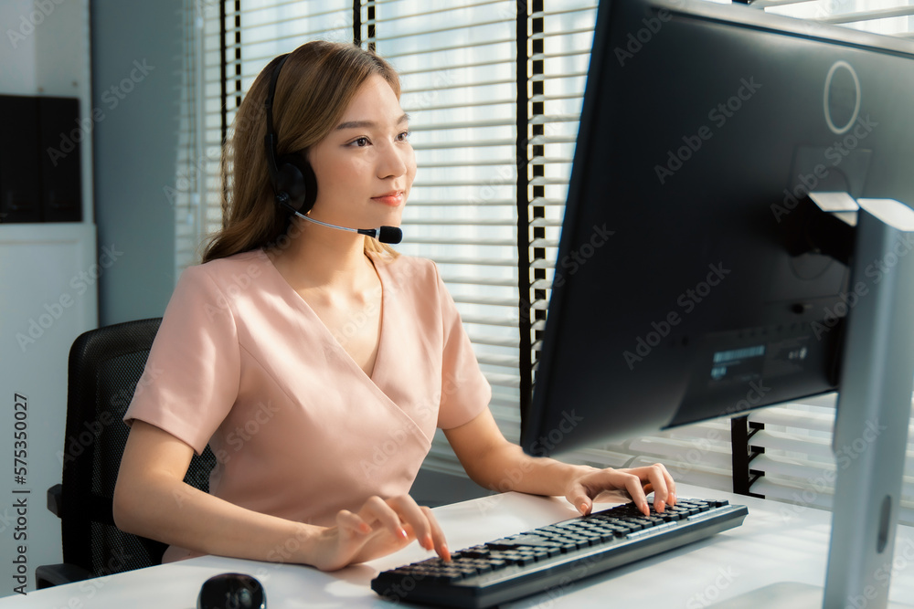 Aufkleber competent female operator working on computer and while talking with clients. concept relevant to bo