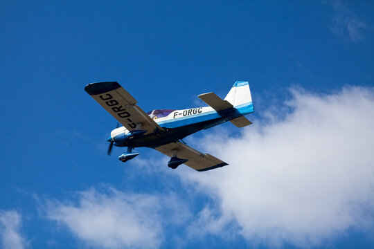 Robin R-2160 flying nearby Rollad Garros Airport in Reunion Island