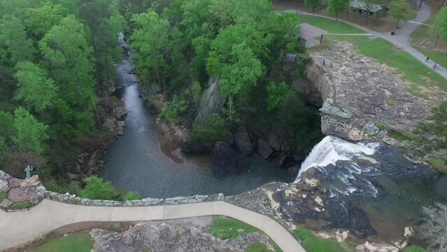 Noccalula Falls Park and Campgrounds in Alabama, Gadsde