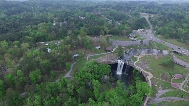 Noccalula Falls Park and Campgrounds in Alabama, Gadsden. Beautiful Landscape