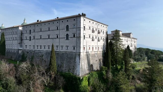 Abbazia di Montecassino, Cassino, Lazio, Italia.
vista panoramica aerea con drone.