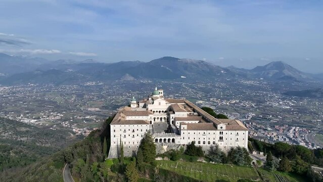 Abbazia di Montecassino, Cassino, Lazio, Italia.
vista panoramica aerea con drone.