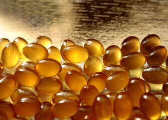 yellow,transparet oblong capsules as pharmaceutic for health care