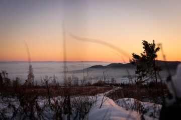 Fototapeta na wymiar sunset over a foggy valley