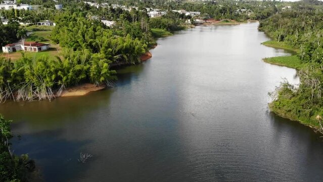 lago en cidra, puerto rico desde toma a&eacute;rea