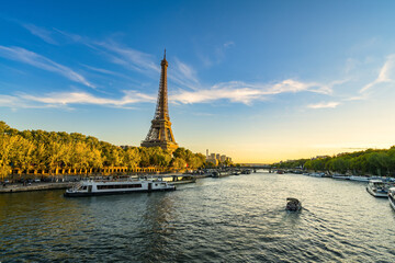 Fototapeta na wymiar Sunset view of Eiffel tower and Seine river in Paris, France