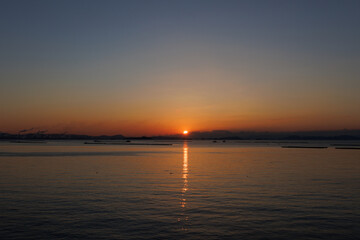 Fototapeta na wymiar 日本の岡山県浅口市寄島町の美しい日の出
