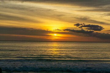 Obraz premium Beautiful beach view. Sea landscape at sunset.