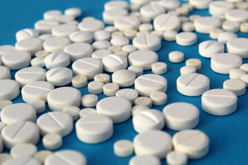 Fototapeta na wymiar Abstract background of white pills on a blue background.