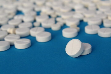 White pills lie on a gray background.