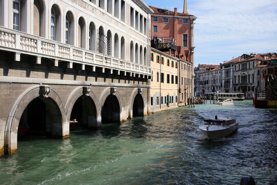 Rio de Ca' Foscari - Calle Larga Foscari - Camando Provinciale Vigili del Fuoco Caserma Cantrale Venezia - Venice - Italy