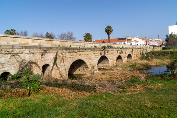 Puente romano sobre el río Albarregas. Es una obra de ingeniería civil construida por el Imperio...
