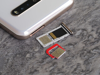Replacing nano SIM in a smartphone 