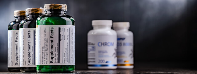 Composition with dietary supplement containers. Drug pills