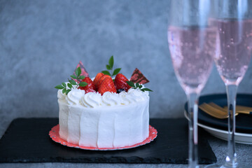 いちごと生クリームのショートケーキ　ホールケーキ